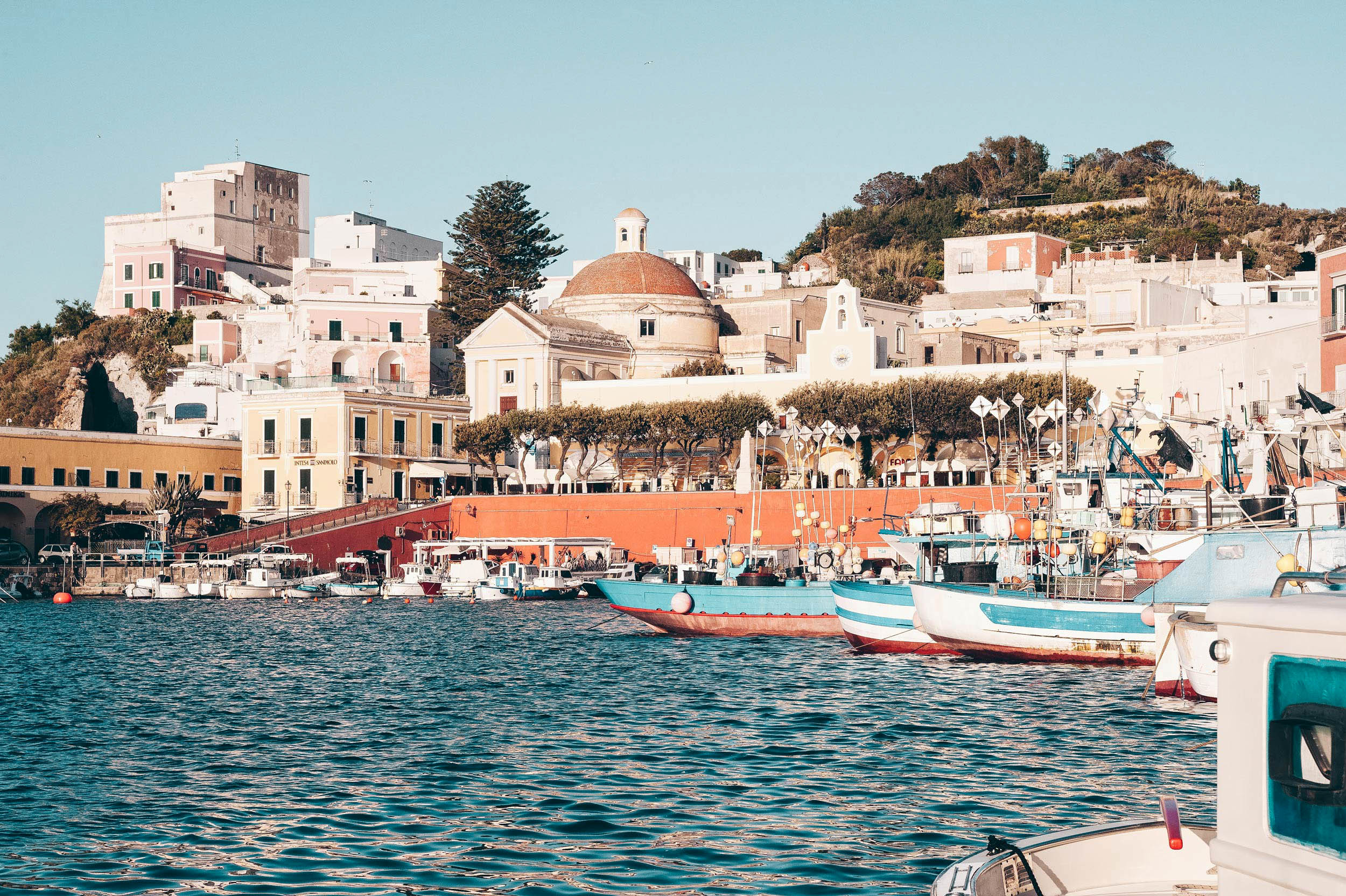 À la plage : Les îles Pontines